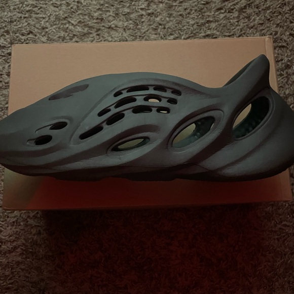 Yeezy Foam Runners - Picture 1 of 2